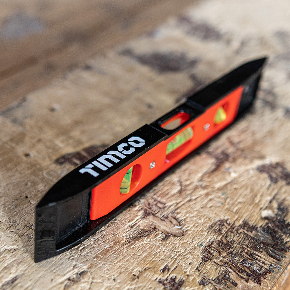 This is an image of Timco - Toolbox Spirit Level - Plastic 225mm (1 Each Unit) 468151